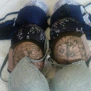 5 34C NWOT Victoria's secret push up Bra's